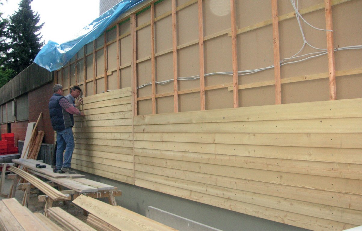 Wooden fence panelling with self-tapping screws